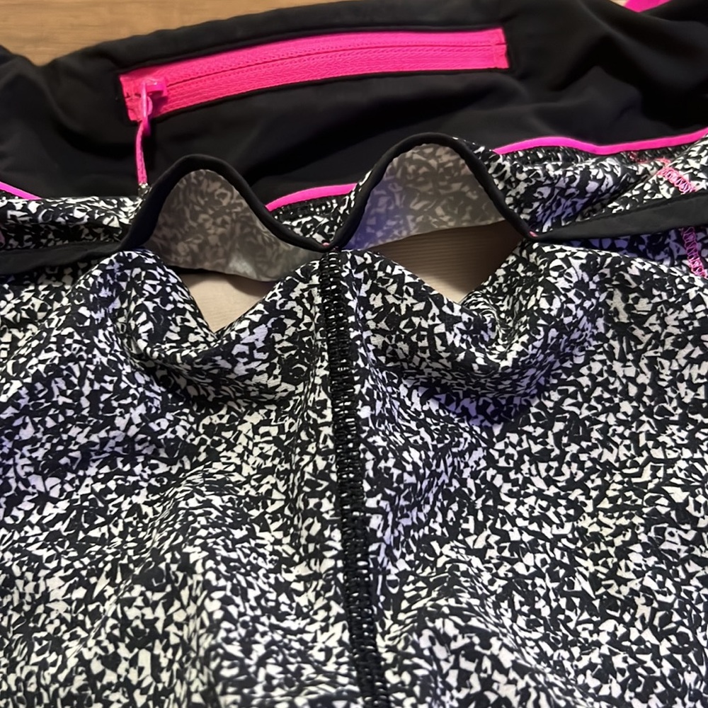 Lululemon shorts size 4 - Picture 6 of 6